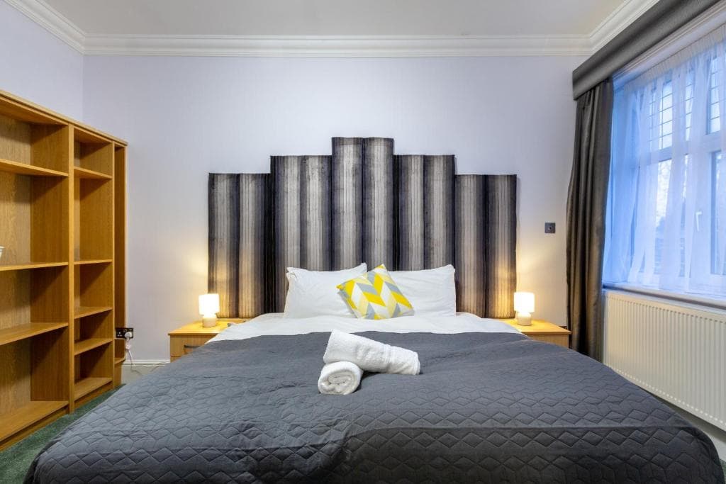 Double bedroom at London Gatwick Inn